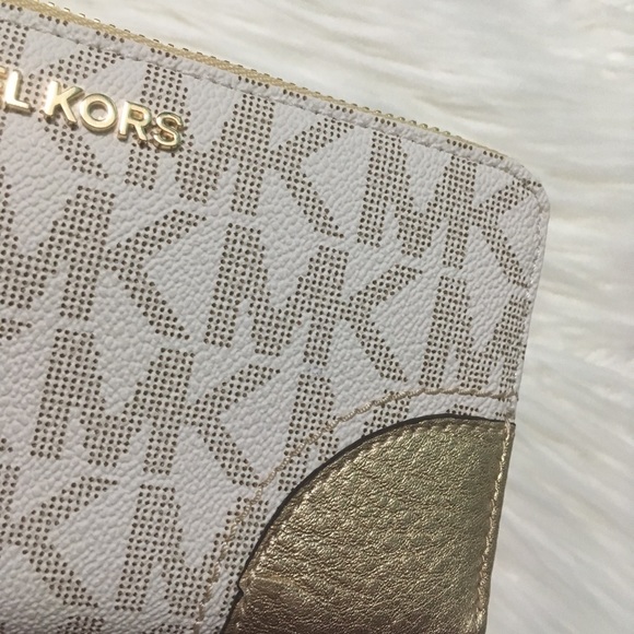 Michael Kors ✨ Leather Zip Metallic Large Wallet - Picture 7 of 8